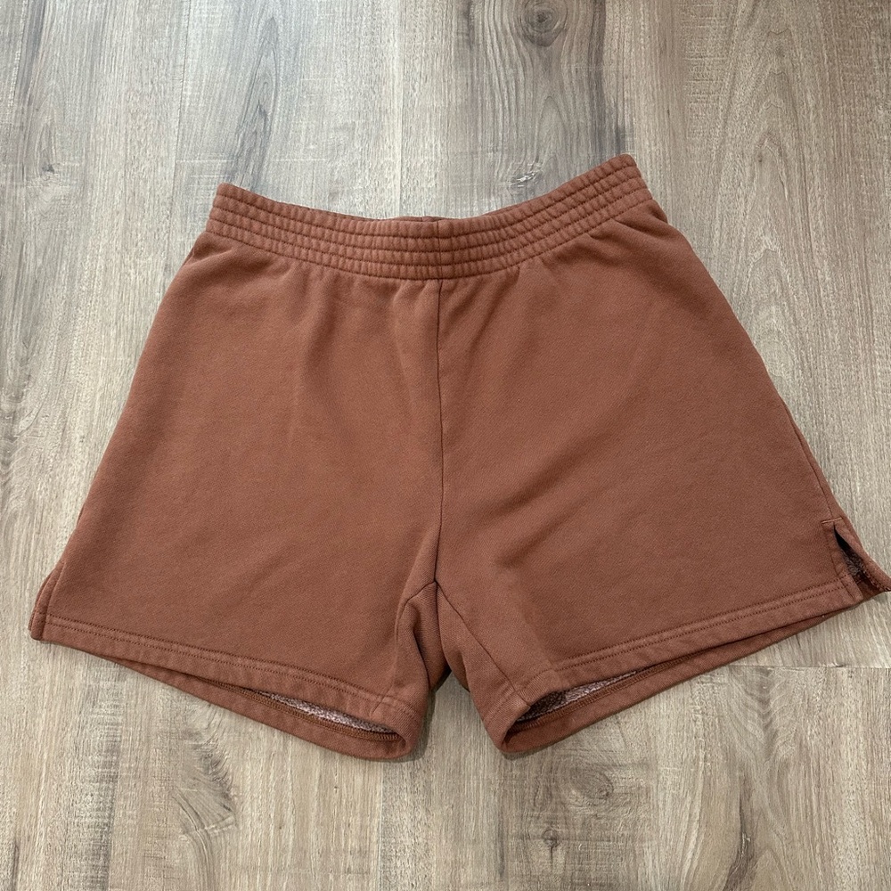 NWOT Aritzia TNA cozy fleece perfect shorts 5’’ | size small